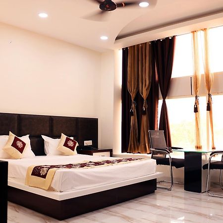 Hotel Neelam Moga Ludhiana Exterior photo