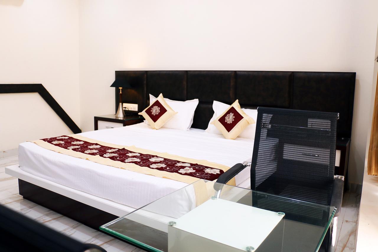 Hotel Neelam Moga Ludhiana Exterior photo