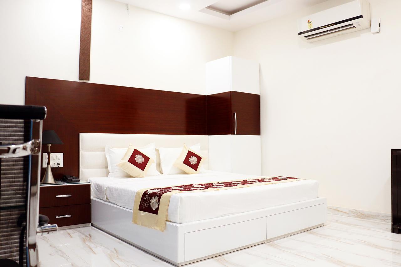 Hotel Neelam Moga Ludhiana Exterior photo