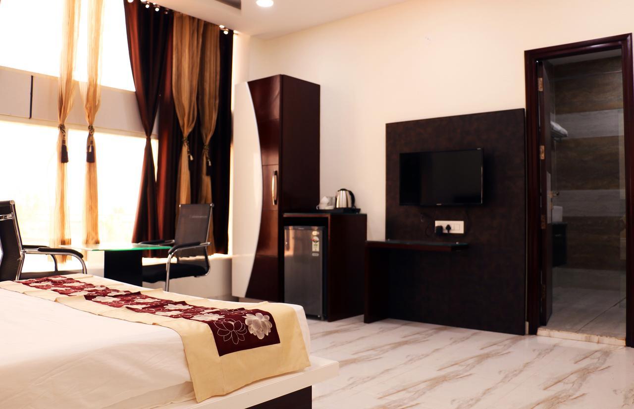 Hotel Neelam Moga Ludhiana Exterior photo