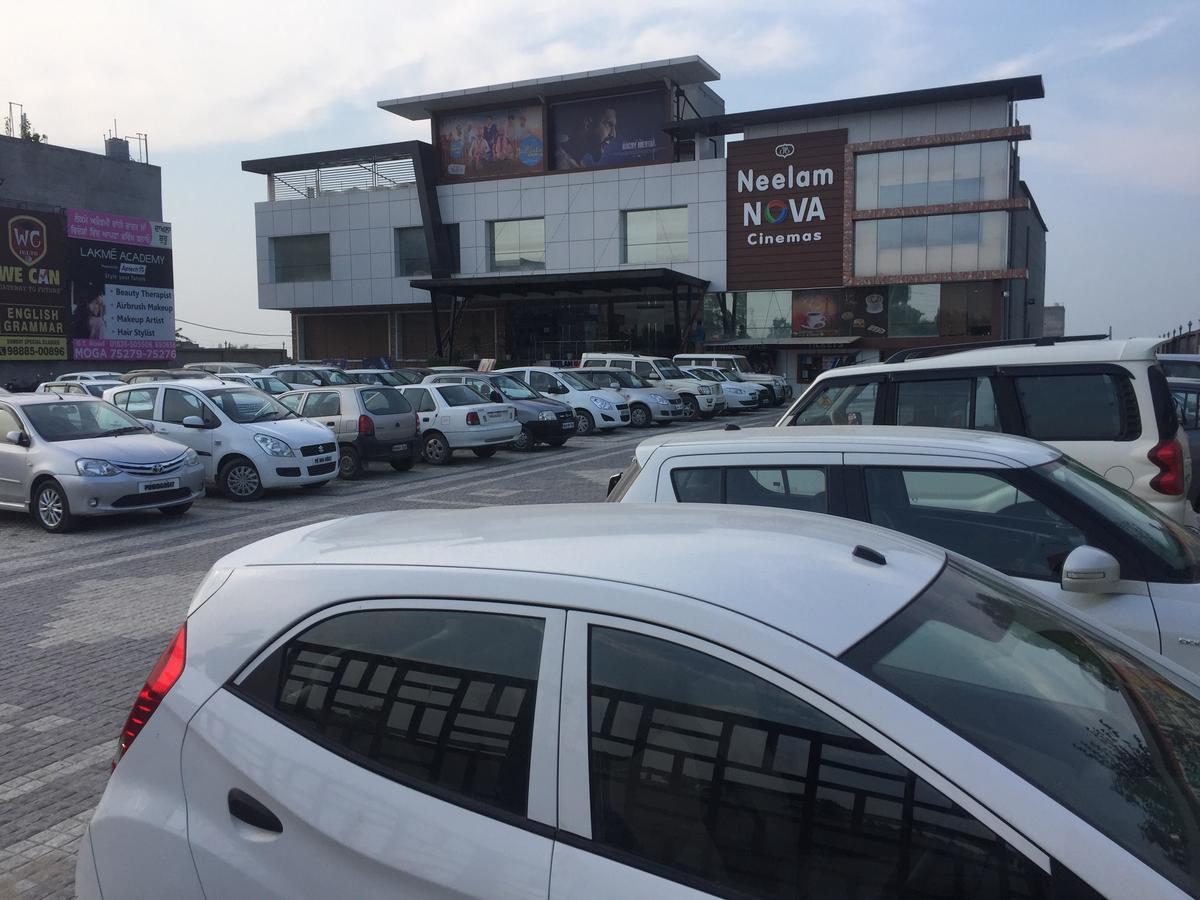Hotel Neelam Moga Ludhiana Exterior photo